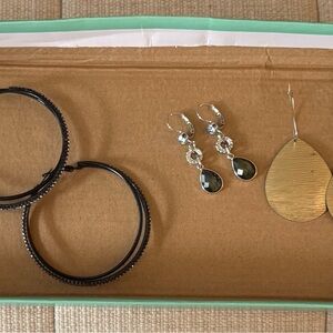 Elegant Black and Gold Earring Set